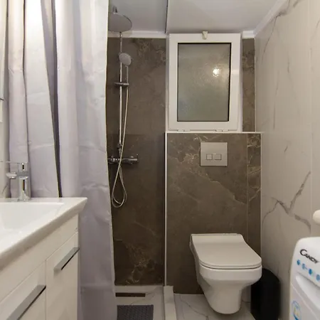 Comfy 2 Bedroom In Exarchia Apartment *