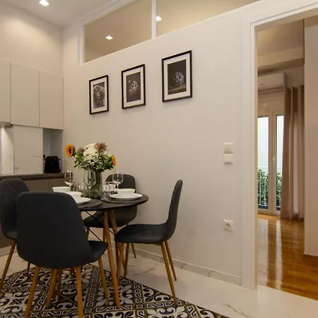 Comfy 2 Bedroom In Exarchia Apartment *