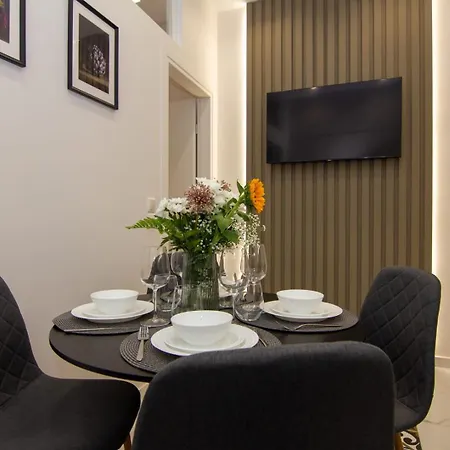 Apartment Comfy 2 Bedroom In Exarchia